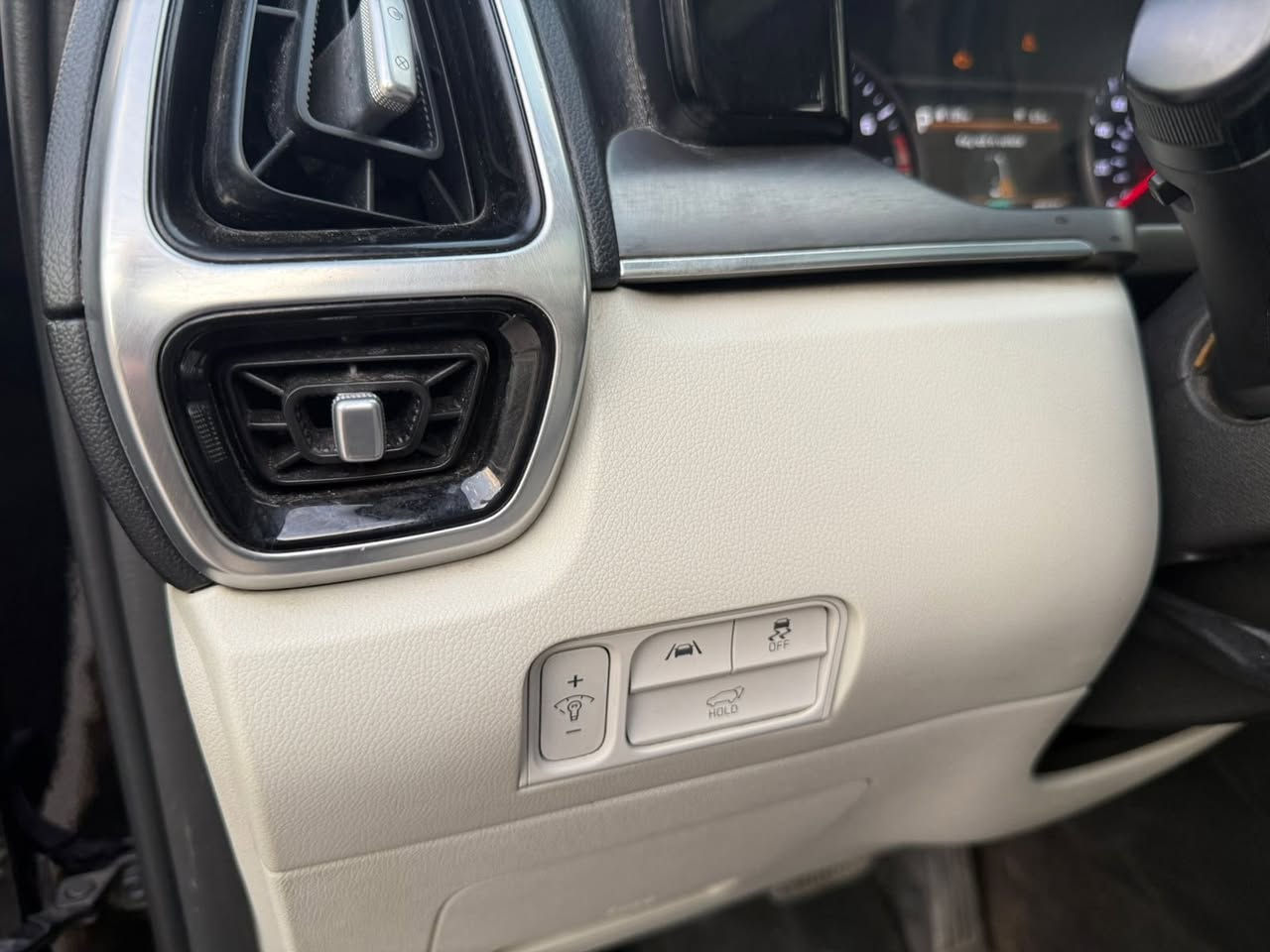 السلام عليكم للبيع سورنتو 2021
رقم أربيل بسمي هزه وفحص جديده 
بيها بابتين  فقط الباقي كفاله عامه 

معروضه 198 وبيها مجال 

رقم الهاتف ***********

مواصفات فول 1/1 
بنراما سقف 
كشنات جلد + كهرباء 
تحكمات ستيرن 
رادار امامي 
رادارات جوانب 
تحديد مسار 
فور ويل 4+4
كشنات حار بارد 
مودات قياده سبورت ايكو 
خمس كامرات 
سايد بريك بصمه 
شاشه جبيره + ‏كاربلي 
كشنات منفصل 
تخم تاير 
ويل 20
مانع تزحلق
