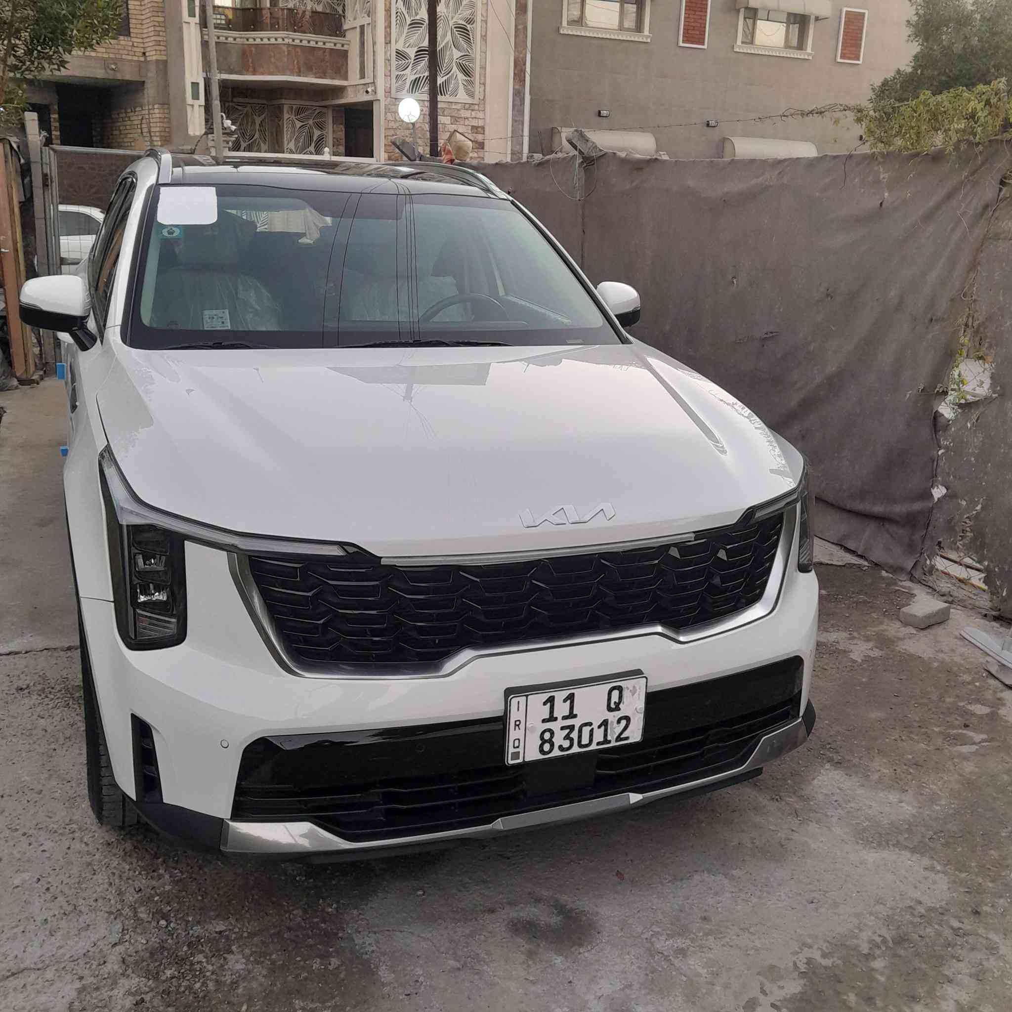 السلام عليكم سيارة للبيع سورنتو خليجي الشركة الدولية موديل ٢٠٢٤ رقم بغداد السيارة فول بانوراما وكراسي كهرباء ومري شفط وتبريد قطعتين وتشغيل عن بعد وننام ترحيب وبصمة ابواب وبصمة تشغيل والخ محرك ٦ سلندر وماشية ٢٣ بالنسبة للملاحضات / بيهة بارد شي قليل والسيارة ابأسمي ومكاني بغداد والسعر ٣٠٨ وبي مجال للاتصال ***********
