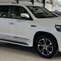 لاندکرۆزر • ٢٠٢١ • ٨٥ الف