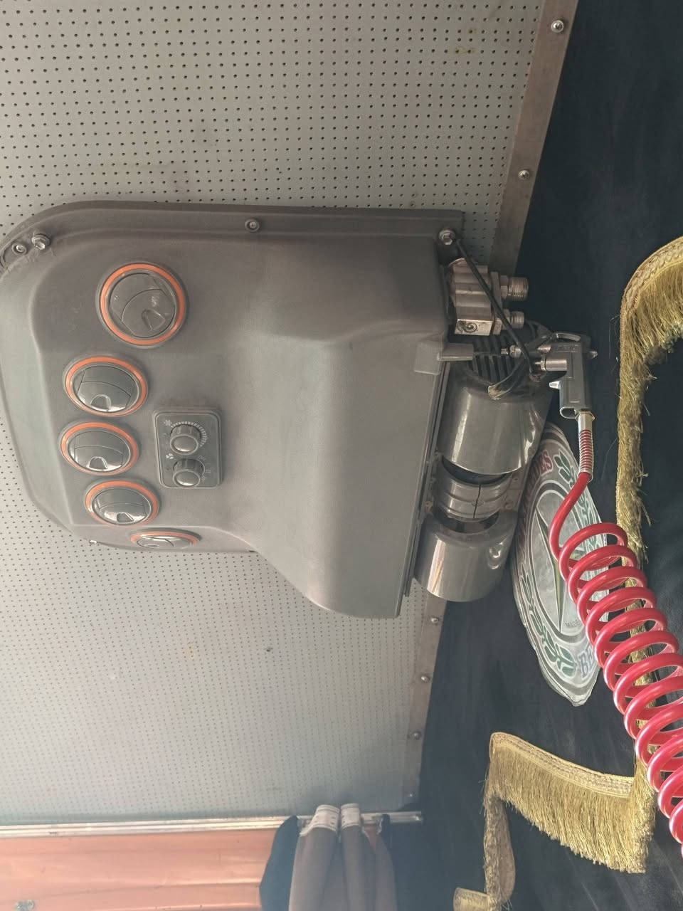 سلام عليكم سيلت للبيع
كامل شغال مابي اي نقص ماعده كنبريسر 
سعر 450بي مجال ‏‪***********‬‏
