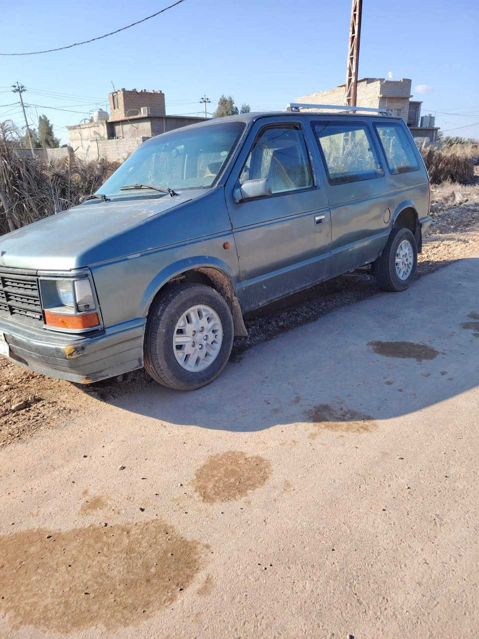 السلام عليكم سياره للبيع موديل 92 جير ومكينه جدد جير اوتوماتيك سنويه ساقطه بال 22 رقمي سعر 20 ***********
