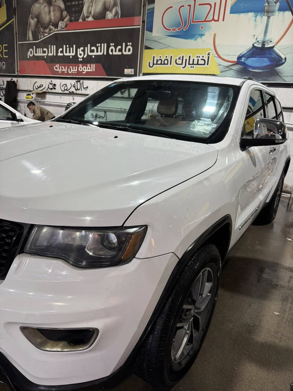 كراند شيروكي 2018 بصره
مواصفات لمتدد 

حادث جاملغ وبنيد وبيها كلير من امريكا

السعر 180 وبيها مجال 

***********
