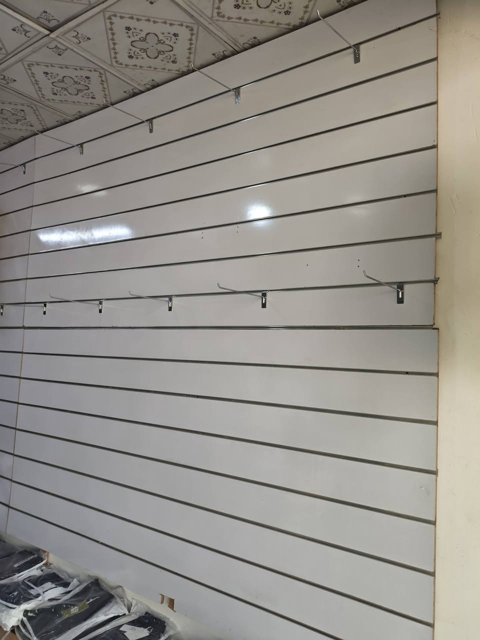 السلام عليكم عندي خشب ديكور سجه عدد 12قطعه قياس الطول 240العرض 120 اوياهن هوك تعليك هديه عدد 57قطعه
التواصل: ***********
