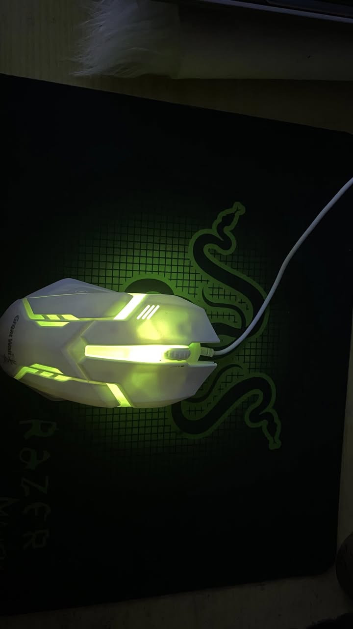 للبيع لابتوب طياره. هاي مواصفاته 
جهاز نضافه 90‎%‎ 
ويا ماوس 
وبادماوس
وحقيبه
وشاحنه اصليه . 
للبيع ب150. وبي مجال مستعجل ع بيع 
***********
