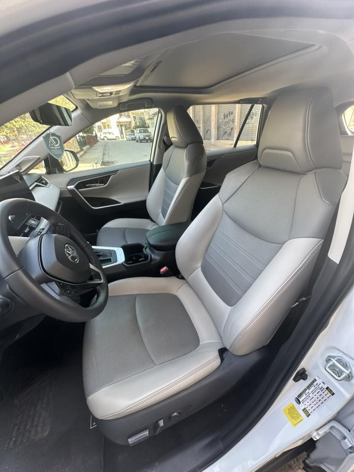 TOYOTA RAV4  2024  Limited 
تويوتا راف 4  لمتد موديل 2024 بانزين وارد امريكي  بدون صبغ  بس  رأس  جملغ امامي بي شبر صبغ مبين بصور حادث كلش خفيف وجميع الايرباكات سليمة 
فول مواصفات أعلى فئة في راف 4 محرك 4 سلندر سلايد-كيجات ديجيتل-جنطة كهربائي شفط-مقاعد كهرباء جلد مع تبريد و تدفئة في المقاعد الامامية والخلفية -كوشنات خزن -أوتو هولد -دخول وتشغيل بصمة 8 ايرباكات -حساسات امامي و خلفي -كاميرات خلفي دوارة  6 سماعات JBL - نظام كاربلي - ستيرن تحكم مع تدفئة ستيرن - رادارات جانبية وامامية وتوقف تلقائي - تحديد سرعة -مرايا الداخلية تعتيم أوتوماتيكي - وشحن وايرليس -تبريد وتدفئة منفذ هواء الخلفية -لدات نهاري بلاجكتورات ليلية -شاشة اشعارات وشاشة مركزية -دبل اكزوز بلادي -زر مانع الانزلاق -زر مانع الانحدار  أوتو  هولد .
ترقيم شمالي
***********
