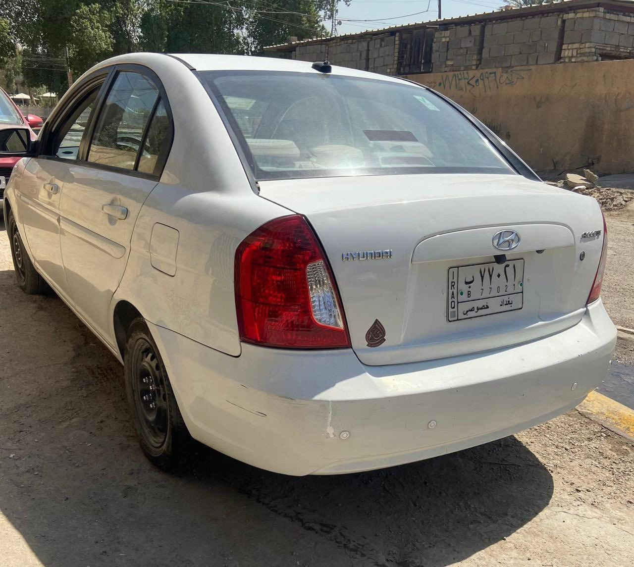 هونداي  اكسنت موديل 2009 وارد امريكي حادث خفيف بالحوض الخلفي للصندوق معدل على البارد وباب السايق بيها صبغ من جوة اثر شخوط اللون ابيض محرك 1600 الصدر الامامي والخلفي جديد مع الاطارات 
مواصفات
كير اوتوماتيك
8 اريباك جميعا سليم
حساس اطار
جام اربعة اوتوماتيك
مري جانبية اوتماتيك
التجوة الخلفية قلابة
تبريد شغال
مفروشة الارضية جلد
السعر 90$ وبيها مجال
للاستفسار واتساب متوفر ***********
