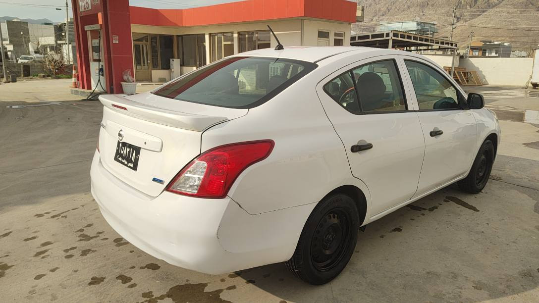 ڤیرسا 2014   //   ***********
بڕاوەی دوبەی
تۆماتیك
شاشە و کامیرە
قفڵ مەرکەزی
تەبرید سارد و گەرم
چوار تایەی لۆکی لەسەرە.
گێڕ و مەکینەی بەشەرت.
لێدرانی نیە بەشەرت پێش و پشتی کەپسە ..
بۆیاغی تەنیا شوێنی مووسەکانیەتی.
کامل مەسرەفی کراوە و دەعامی بۆدەعامی بەشەرتە.

نرخی     //    52 مەجال
بۆ پەیوەندی   //    ***********
ڤایبر وتساپ تیلگرام رانية, السليمانية
