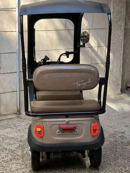 #للبيع_دراجة_ثلاث_عجلات (مقعدين + بيكب) 
حالة ممتازة ونظيفة، استخدام خفيف جدًا.

المواصفات:
• مقعدين مريحة
• بيكب خلفي واسع للحمل
• ثلاث عجلات ثابتة وقوية
• قيادة سهلة ومناسبة للكبار والصغار
• شكل مرتب ولون حلو

السعر: مليون و ٢٠٠ وبي مجال 
الموقع: بغداد – الكاظمية 

للاستفسار: تواصل خاص أو واتساب ***********
