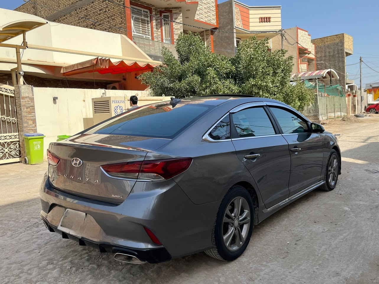 للبيع سوناتا 2018 فول موصفات سبورت فتحه بصمه كشنات كهرباء باقي موصفات معروفه سياره كلين حادثها هنا بل عراق جاملغ فقط باقي مكفول من الصبغ وتبديل مكينه 2400 ماشيه 130 كيلو سعرها 125 وبيها مجال قليل ***********
