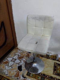 كرسي دوار • للبيع