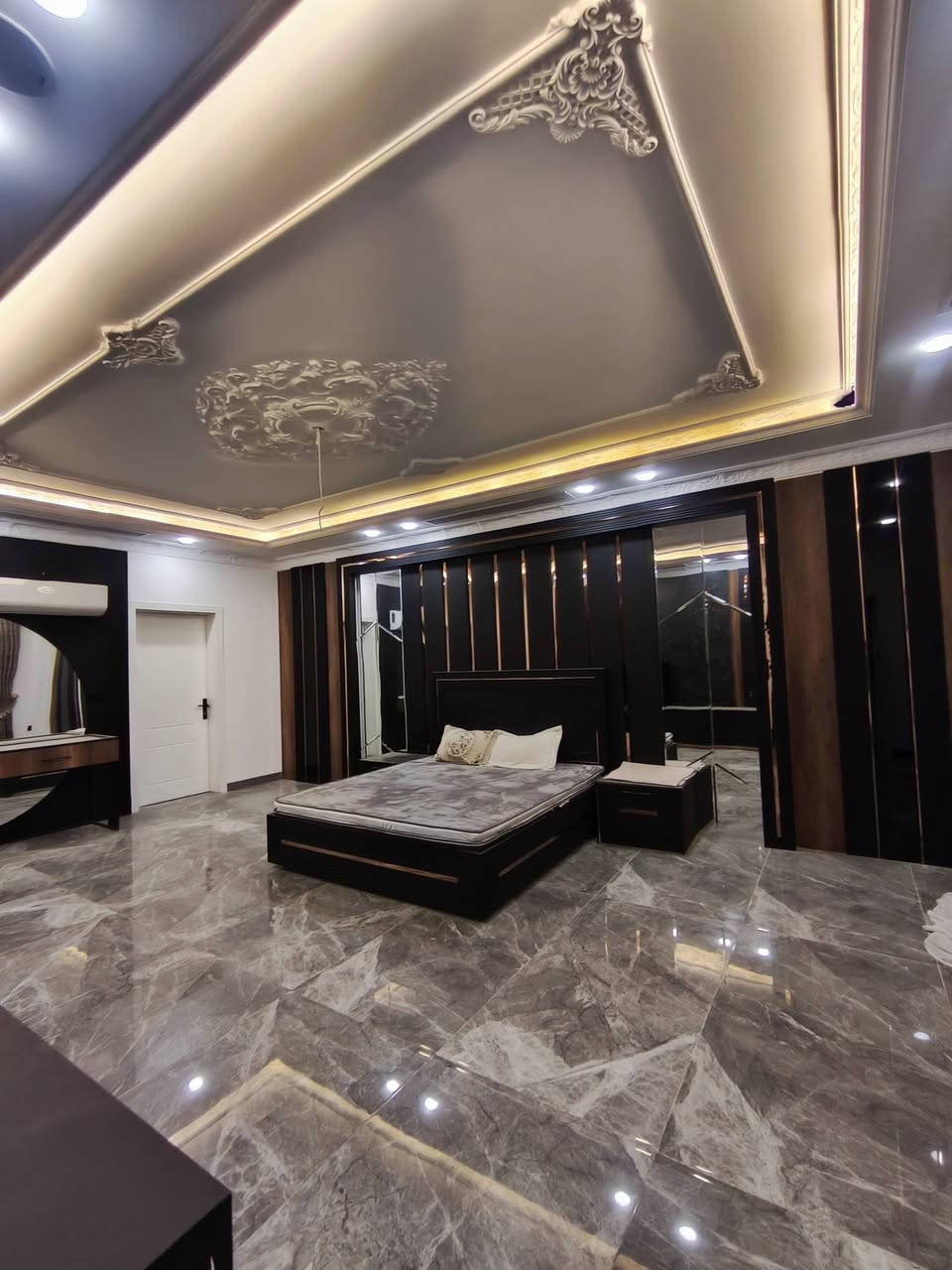 #عيسى_للايجارات_في_اربيل 
***********وتساب
***********اتصال
ڤيلا ركن للأيجار 15ورقه فول ماتت
