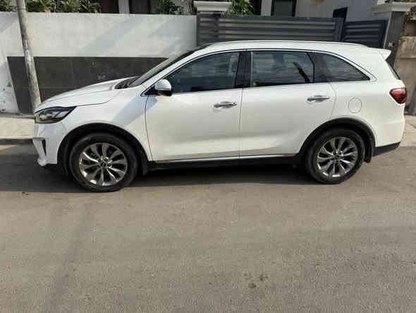 السلام عليكم
سورنتوا موديل ٢٠١٩ استلام شركة الدولية ع ايدي 
ماشية ٥٠٢٥٠ كم (قابل للزيادة)  رقم بغداد
مكفولة السيارة من الحادث و الصبغ و التعديل
مواصفات:
محرك ٣.٦ ستة سلندر 
بانوراما
٤ وضعيات قيادة 
شاشة كار بلي 
تبريد ٣ قطع 
لايت زينون 
تحكم ستيرن 
جنطة كهرباء
مري شفط
بصمة 

السيارة ع ايدي و ما متعوبة
مكاني المنصور 
غير متواجد على الفيس 
***********
