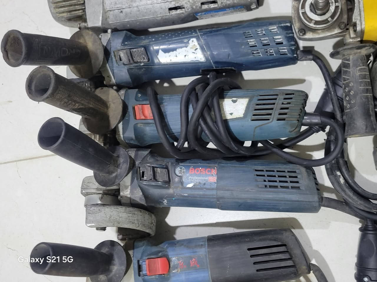 عدد وبضاعة متنوعة للبيع كلمن وسعرة الشراي يراسلني او يتصل واتسب*********** توصيل موجود لكافة المحافظات
