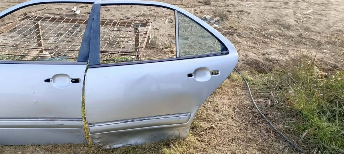 السلام عليكم
ابواب وچاملق الصفحه اليسره يحتاجن تصليح ع البارد بيهن ترايش وجامات  رايدهن ب170 الف
***********  العنوان بابل مشروع المسيب قرب الخط السريع
