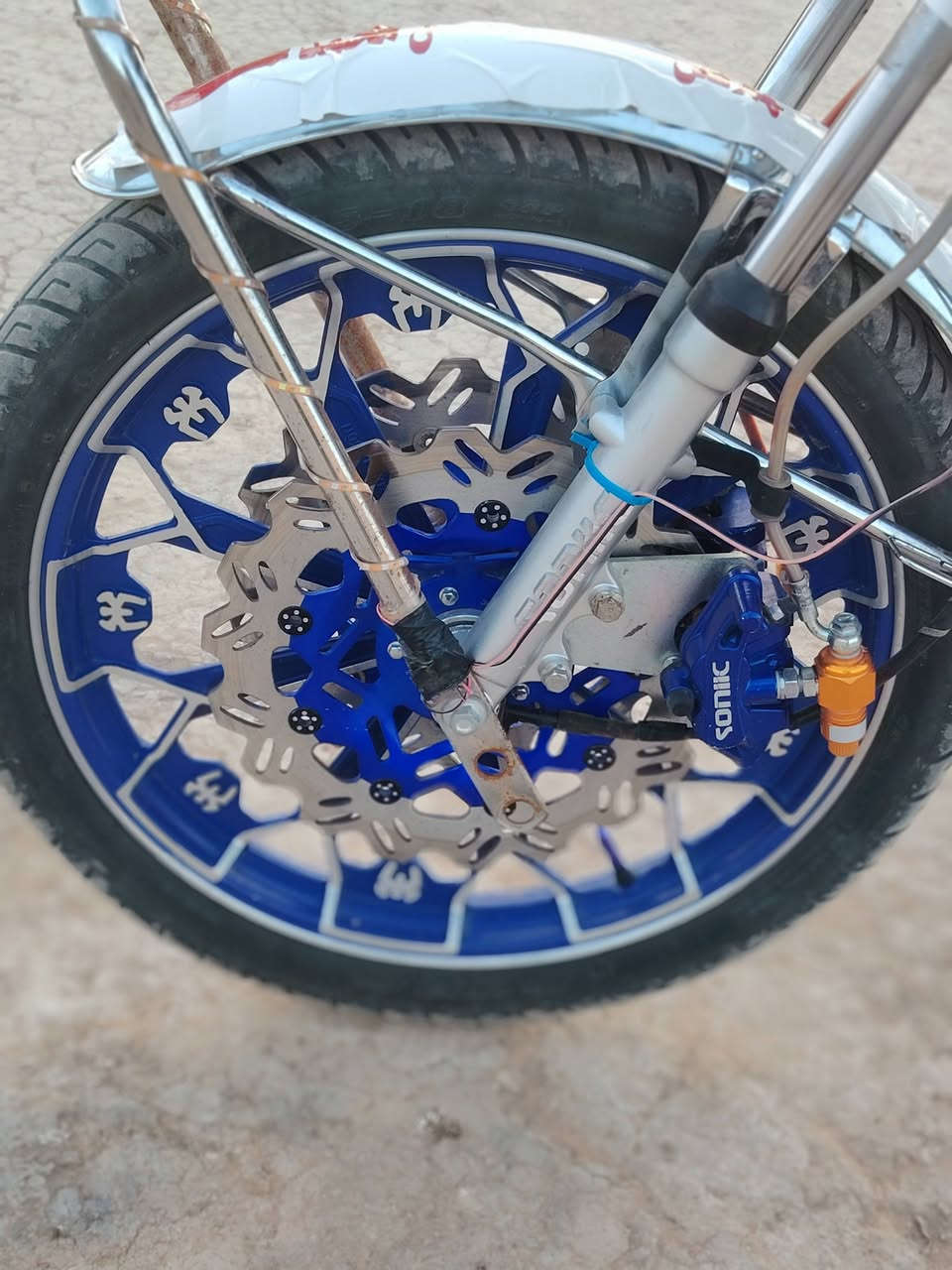 سلام عليكم موطور للبيع دبل دسك موديل 25 محرك 200 ما مفتوح كهربائيات كله شقاله السعر 750 وبي مجال (***********)
