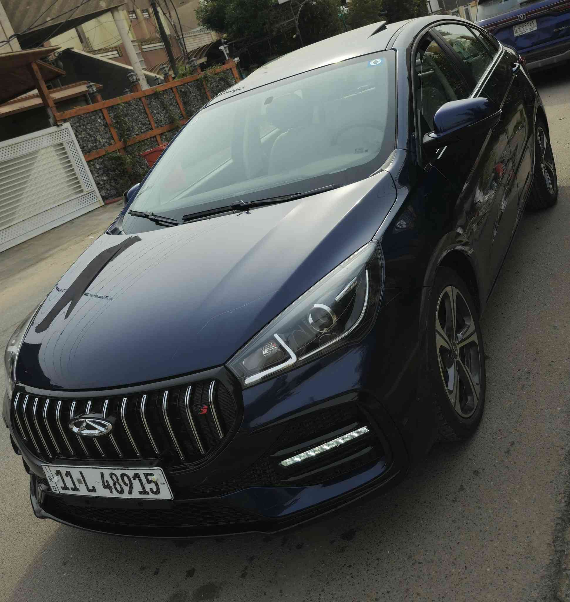 اريزو 5  فول مواصفات موالعاديه
ماشيه 15 الف فقط
رقم بغداد باسمي
فتحه سقف
داخل جلد ابيض مميز
ويل 17  
شاشه بلادي
اندرويد اوتو + ابل كار بلي
تبريد ينعرض بلشاشه 
كاميرا دواره
اشاير بلمري + طوي اوتو
لون حبري 
8 ايرباك 
تحكم ستيرن جهتين 
تثبيت سرعه
تبريد خلفي وامامي
رادار جوانب 
بيه درع من جوه هذا لفول هيج لمواصفات لعاديه مابيه
داخل ضمان + دفتر ضمان 
ومعروف اسعار لفول بلشركه بيش

العنوان _ بغداد _ البياع 
***********
سعر 112 ورقه مجال جدا بسيط
