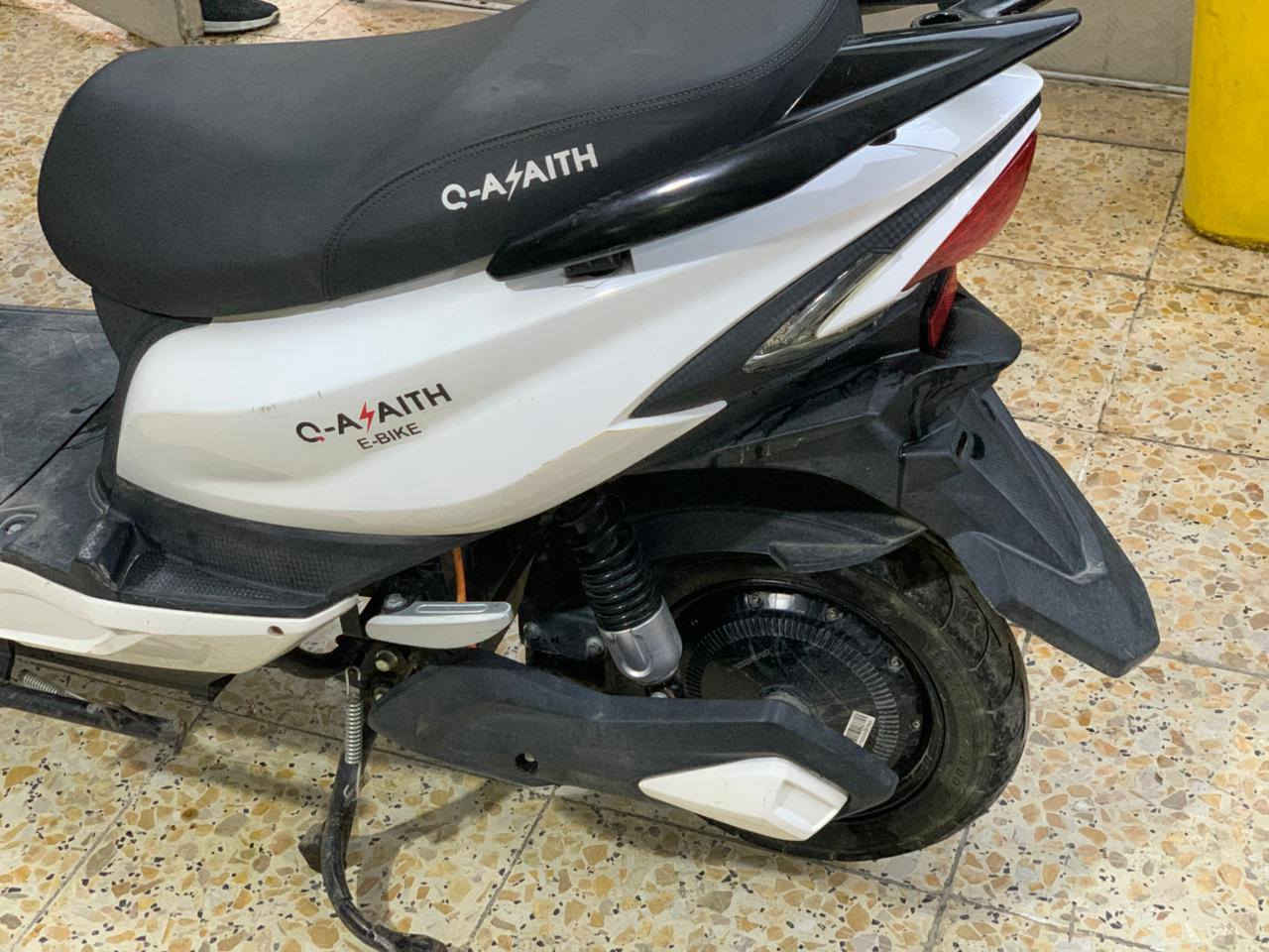 دراجه شحن نضيف كلش كله على وضع شركه فقط تاير خلفي مبدل لباقي على وضع شركه نقص بريك خلفي... مكاني بغداد الامين ثانيه 
***********
