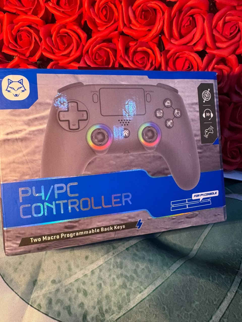 السلام عليكم
جوستك  PC/ P4
تتميز بإضاءة RGB ملونة حول عصي التحكم.
تحتوي على زرين خلفيين قابلين للبرمجة (Two Macro Programmable Back Keys) لتعزيز الأداء في الألعاب.

كيبورد 
قيم باليرضي الله واخذهن


**إذا كنت صاحب هذا الإعلان وتريد حذفه لأي سبب، رجاءا أرسل رسالة إلى الدعم الفني**