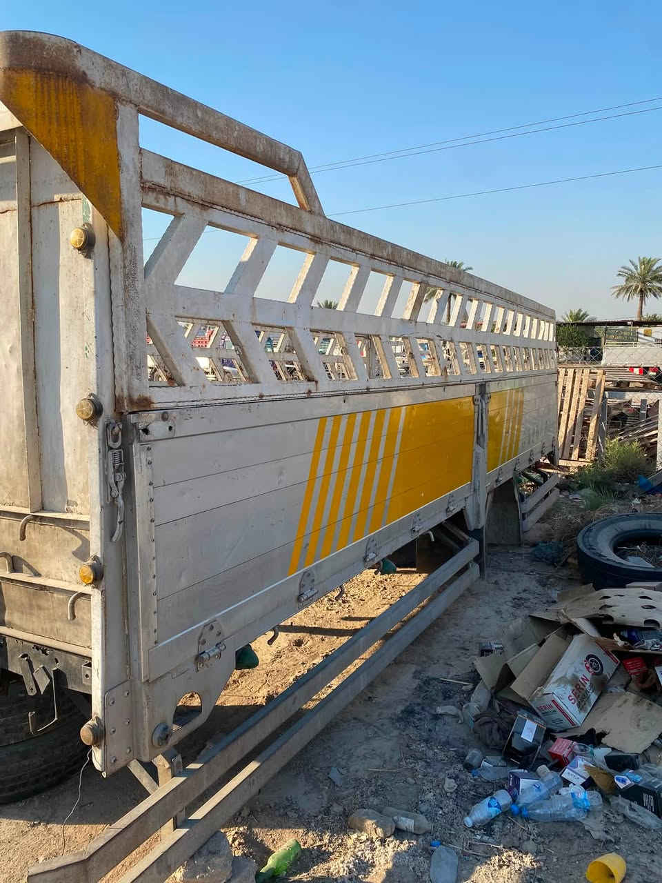 للبيع بدي هينو طول ٦ وربع بلادي 
ارتفاع ٧٠ 
السعر ١٥ ورقه وبيه مجال 
للاستفسار والاتصال عله هذا الرقم ***********
