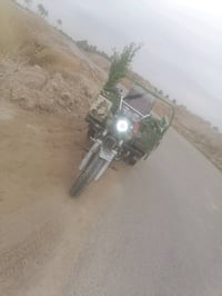 ستوتة للبيع بحالة جيدة، لونها أخضر ومزينة برسومات جميلة. المحرك قوي ون...