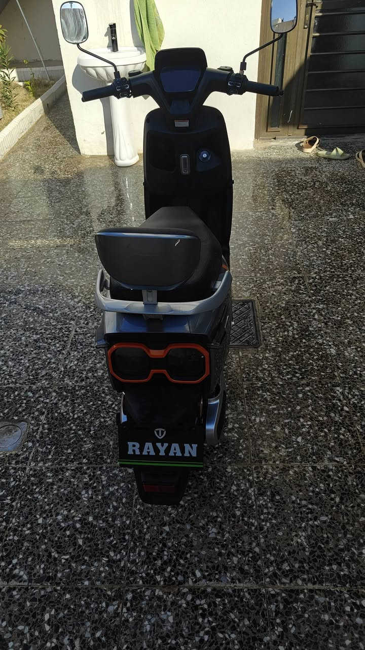 دراجه شحن  2025 
المواصفات 
بك
بصمتين 
منفذ USB
تشغيل عن بعد
دسكات امامي خلفي
مانع سرقه
لايت ابيض زنون
3سرعات
كلشي مامبدل بيها ولا مصلح دراجه كلش نظيفه
اخت الجديدة
السعر 750 وبيها مجال بسيط كلش كلشي شغال بيها 
الاستفسار ***********
