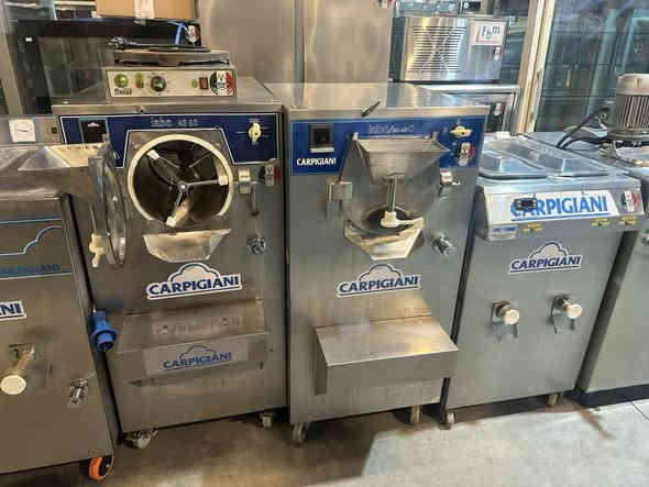 مساء الورد والياسمين و الخير 💐
دائما نتميز بكل جديد وبتحدي أسعار
وصلت وجبة جديد موديلات حديثة مكائن ايطالية 
درجة أولى 🇮🇹
اهلا وسهلا بكم تفضلوا بزيارة  اكبر معرضنا
لعالم مكائن ايطالي 🇮🇹  الايس كريم🍦 والعصير 🍹و ازبرى  و عاريضات 🍰🍧حافيضات و صاعقات ❄️ في السليمانية ❤️🇮🇶مع كل مواد احتياط متوفر نرحب بكم بمدينة السليمانية❤️🇮🇶
التفاصيل
***********
WhatsApp: 00393899265052
