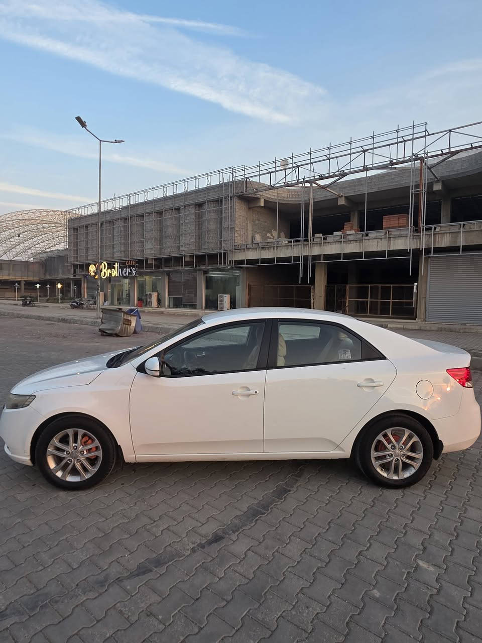 السلام عليكم 
كيه سيراتو 2011
مكينه 1600
بدون صبغ  والسونار موجود ويه الصور 
وارد خليجي
كير مكينه شرط
رقم سيلمانيه رقم انكليزي سنويه حد 2029
مكان ديالى خانقين 
سعره 112 وبيه مجال 
الرقم ***********
