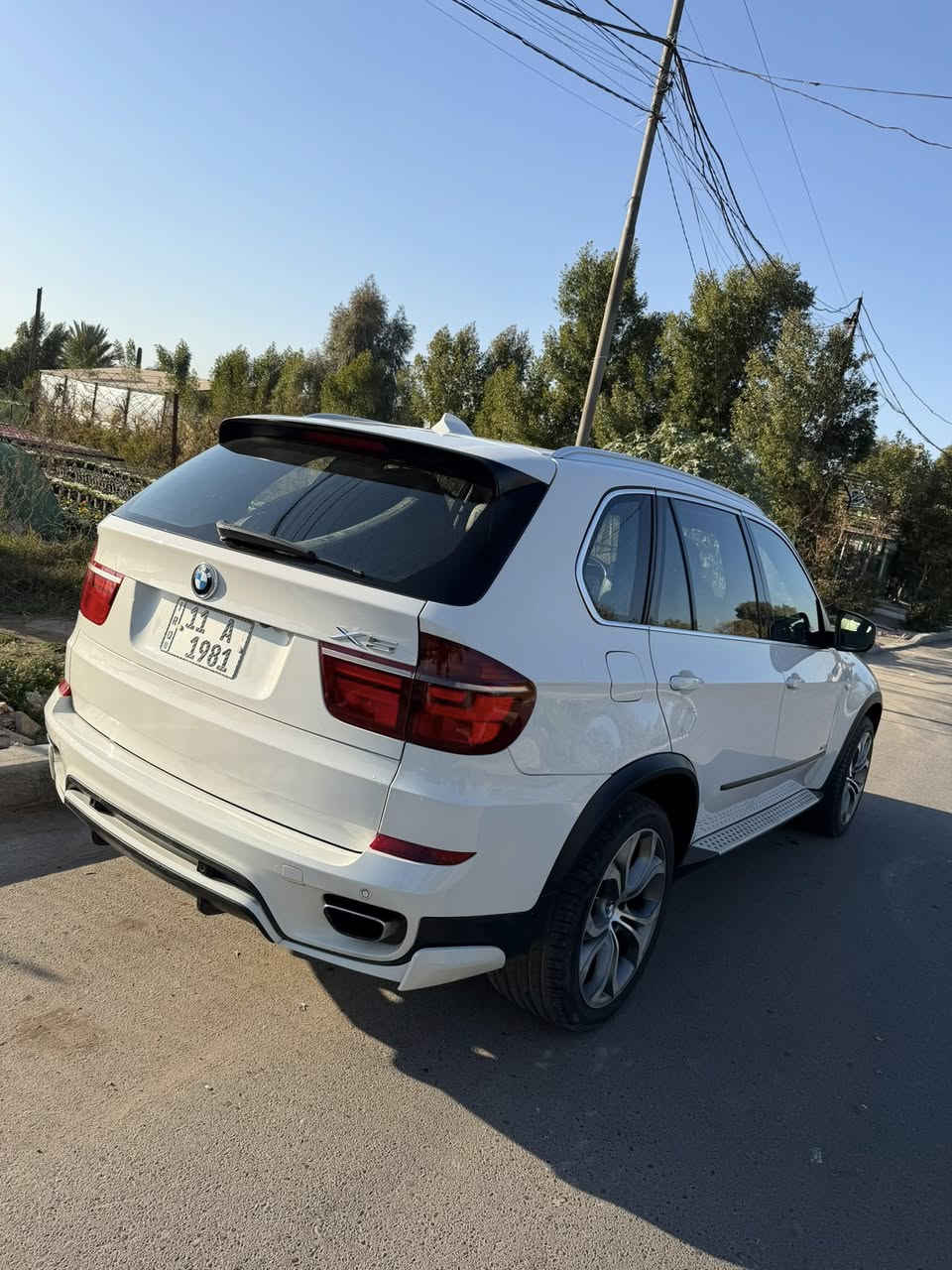 للبيع BMW X5 
2012
مكينه 8 سلندر توين توربو ٥٠٠٠
ماشيه 88 الف على ايدي سياره خليجي وكاله 
مكفوله كفاله عامه من صبغ وكلشي 
كير ومكينه مكفول 
رقم مميز  1981 بغداد 
مواصفات 
بوب شفط 
حساسات خلفيه 
كاميرا خلفيه 
صندوق كهرباء 
فتحه كهرباء 
XDrive 
كشنات خزن ميموري 
بصمه 
مثبت سرعه 
تبريد قطعتين 
نظام مساعده  على المنحدرات 
وباقي مواصفات خير من الله 
السعر 30 الف وبيها مجال شويه 
رقم السياره مميز 
مكان بغداد الاعظميه 
***********
