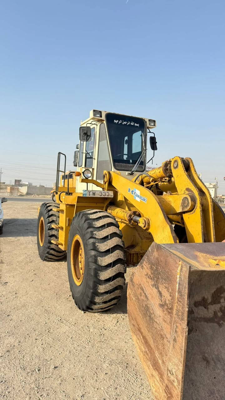 السلام عليكم للبيع داش ثري حجم 70 محرك هينو مكفول كفاله عامه للاستفسار الاتصال على الرقم ***********  ملاحظه مكلف بلنشر
