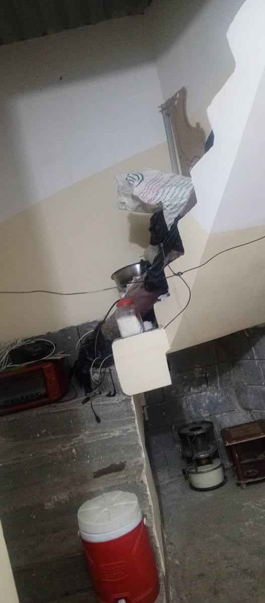 يوجد بيت للبيع في قريه المختار السعر 37 وبي مجال يحتوي ع غرفه وصاله ومناور اثنين ومطبخ واستقبال وطرمه وصحيات للاستفسار ع رقم الاتي 

***********

