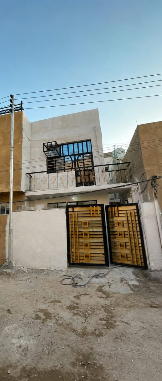 السلام عليكم بيت للبيع 50 متر منطقه الزعفرانيه نهاية اربع شوارع يبعد عن التبليط 10 امتار بيت طابقين طابو زراعي سند 25 سعر 45 مليون وبيه مجال الإستفسار رقم الهاتف واتساب ***********
