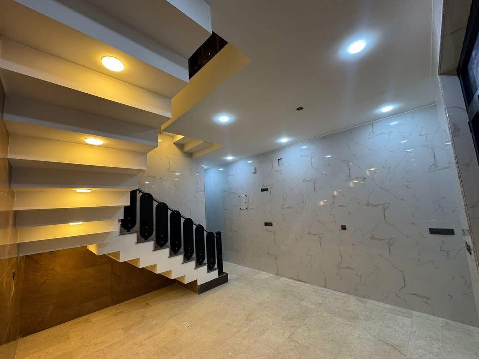 ‏مشتمل للبيع المساحة 100 متر الواجهة خمسة بن نزال 20 حي الجهاد الرفاق خلف شارع 40 مباشر ثاني قطعة شارع 20 شارع المركز موقع مميز جدا يحتوي على ثلاث غرف نوم صحية عدد اثنين بناء حديث غير مسكون الاستفسار***********.  مكتب ا اليقين العقارات
‏تصوير العقار
