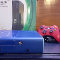 للبيع Xbox 360 مهكر + يد + كيبلات 🎮 الجهاز نظيف ويشتغل تمام ✅ ذاكرة 25...