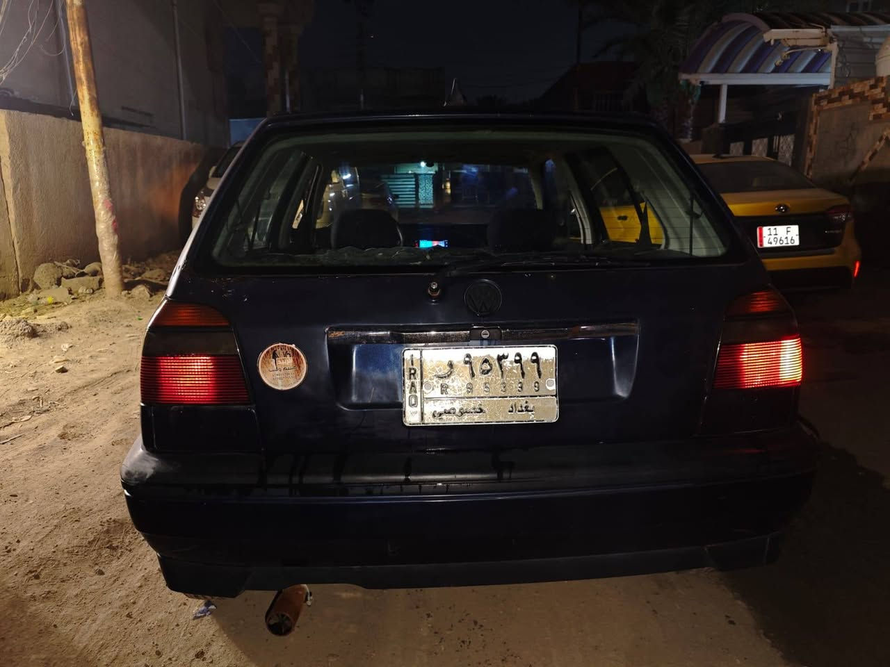 🚗 للبيع: فولكس فاجن كولف موديل 1993 🚗
السلام عليكم شباب، عندي سيارة كولف موديل 92 للبيع، السيارة ما شاء الله مال جنّاي ونظيفة، وهاي كل تفاصيلها:
​🌟 المواصفات والمميزات:
​التبريد: شغال ثلج ❄️ (انسى حماوة الصيف).
​المحرك والكير: مكفولات وبوضع ممتاز جداً 💯.
​الجاهزية: السيارة مكفولة وترايها للبصرة (شغل واطلع بيها وين ما تريد) 🛣️.
​📝 الملاحظات:
​السيارة بيها شوية ملاحظات بسيطة (تُناقش مع الشاري الجاد بكل أمانة).
​💵 السعر:
​السعر: 38 ورقة (وبيها مجال للشراي) 🤝.
​📍 العنوان والتواصل:
​المكان: بغداد - أبو غريب.
​رقم الهاتف: *********** 📞
