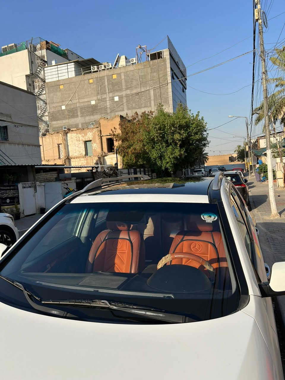سورنتو ٢٠١٠ ابيض خليجي ٦ سلندر ماشية ١٥٣,٧٨٥km  رقم اللوحة بغداد خصوصي ضررها موجود بالصوره تحديد الضربه والقطعة الي صاير بيها الضرر مصبوغة يعني ثلاث قطع مصبوغة للاتصال :***********
