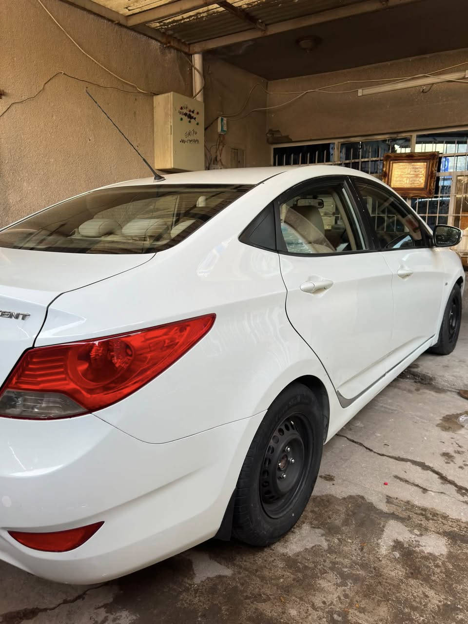 هونداي اكسنت موديل 2013 خليجي مكينه 1600 دبل قطره داخل عسلي واسود گير اوتوماتيك سياره تبريد ثلج مكينه مكفوله وكير صدر امامي خلفي كله جديد مواصفات السياره تحكم ستيرن شاشه كامره اشاير بالمري تخم تاير جديد سياره احلى من صور مكان سياره بغداد سعرهه 85 وبيهه مجال للاستفسار الاتصال على الرقم ***********
