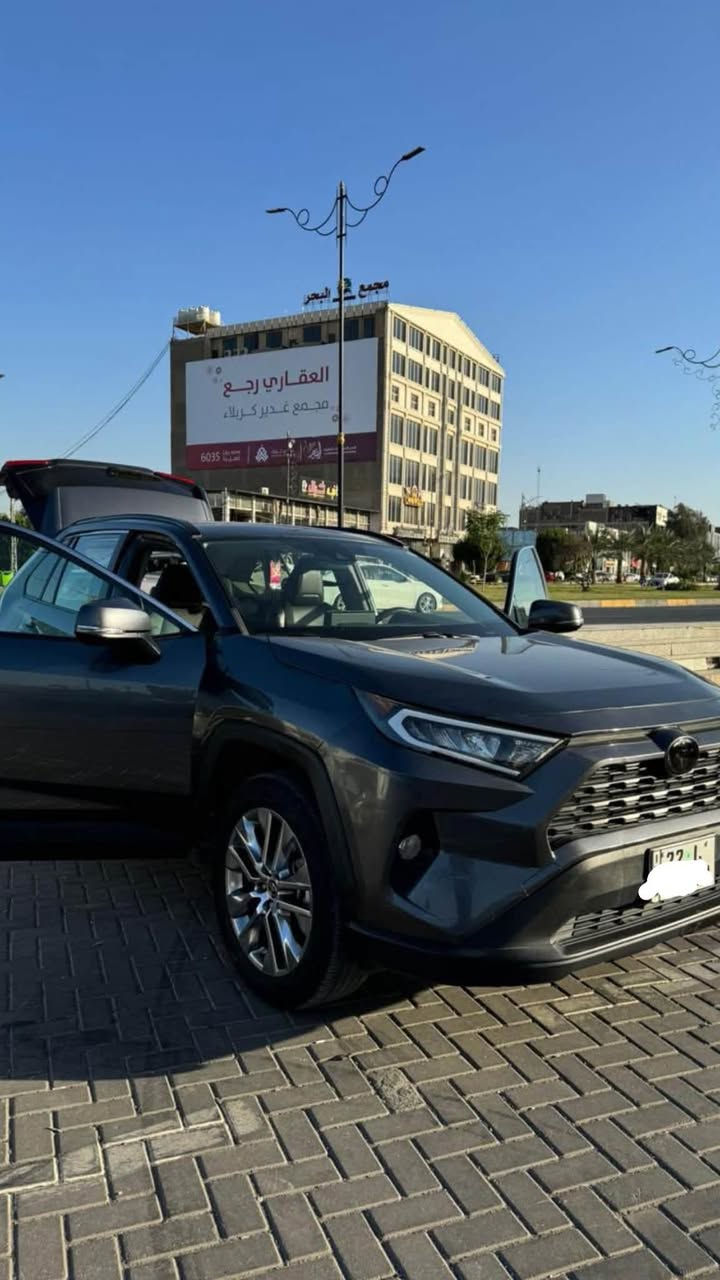 سيارة RAV 4 2021

فول مواصفات فئة XLE
بصمة 
رادار 
نقطة عمياء
كشنات جلد 
كشن كهربائي
فتحة سقف
تبريد قطعتين
3 انظمة قيادة 
اضاءة LED 
جنطة كهربائية شفط وباقي المواصفات المعروفة مال XLE 

السيارة نظيفة ماشية 36 مامفتوح بيها برغي
السيارة كلين بدون حادث وما بيها قطرة صبغ فقط دعامية امامية واكعة  سونارها موجود بالصور
السعر المطلوب 220$ وبيها مجال اليحب يشتري يتصل ويدلل
مكان السيارة كربلاء 

***********
