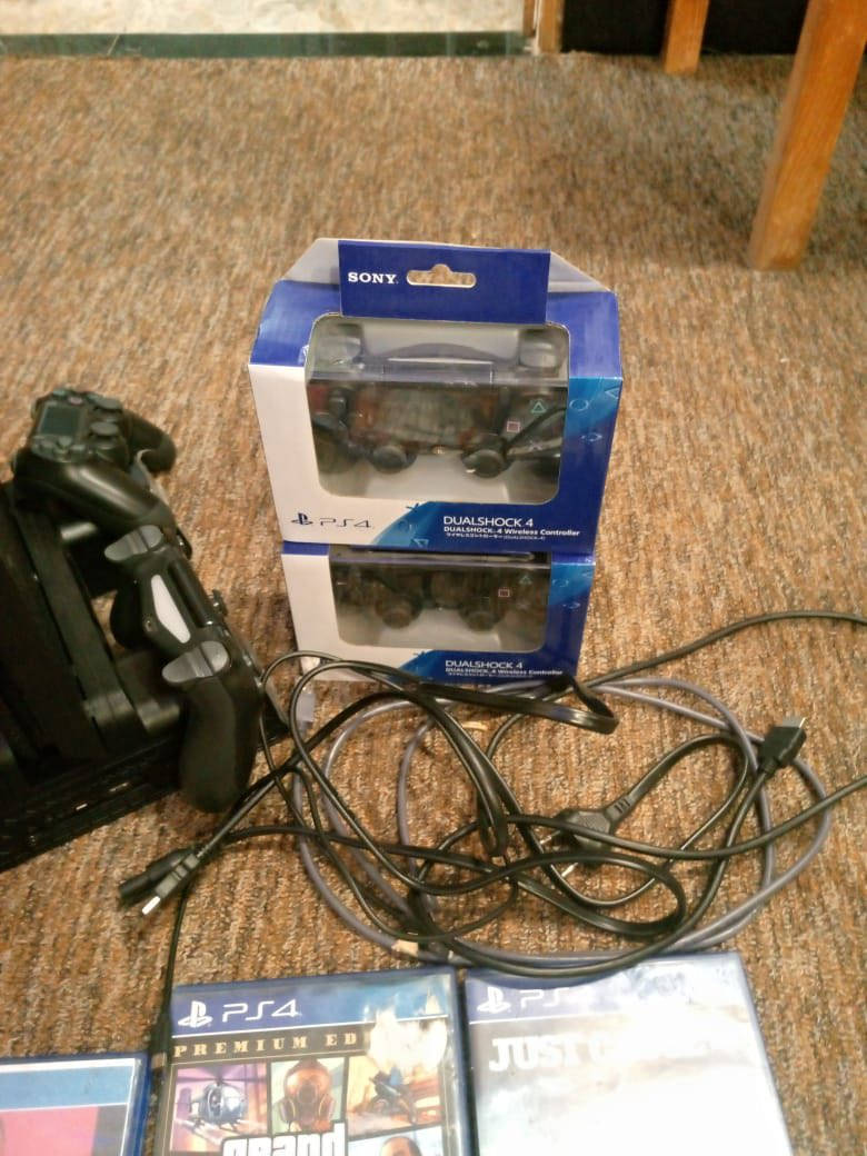 السلام عليكم بلي فور اخو الجديد مصار شهرين من اخذته مال بيت كامل ملحقاته ويا اقراص عدد ٥ براد وشاحن بنفس الوقت يدات عدد ٤ ثنين بل كارتون مامستغدمات رايده مراوس بدراجه كون نظيفه متواجد ع فيس *********** وات ساب سكن بغداد الشرطه الرابعه
