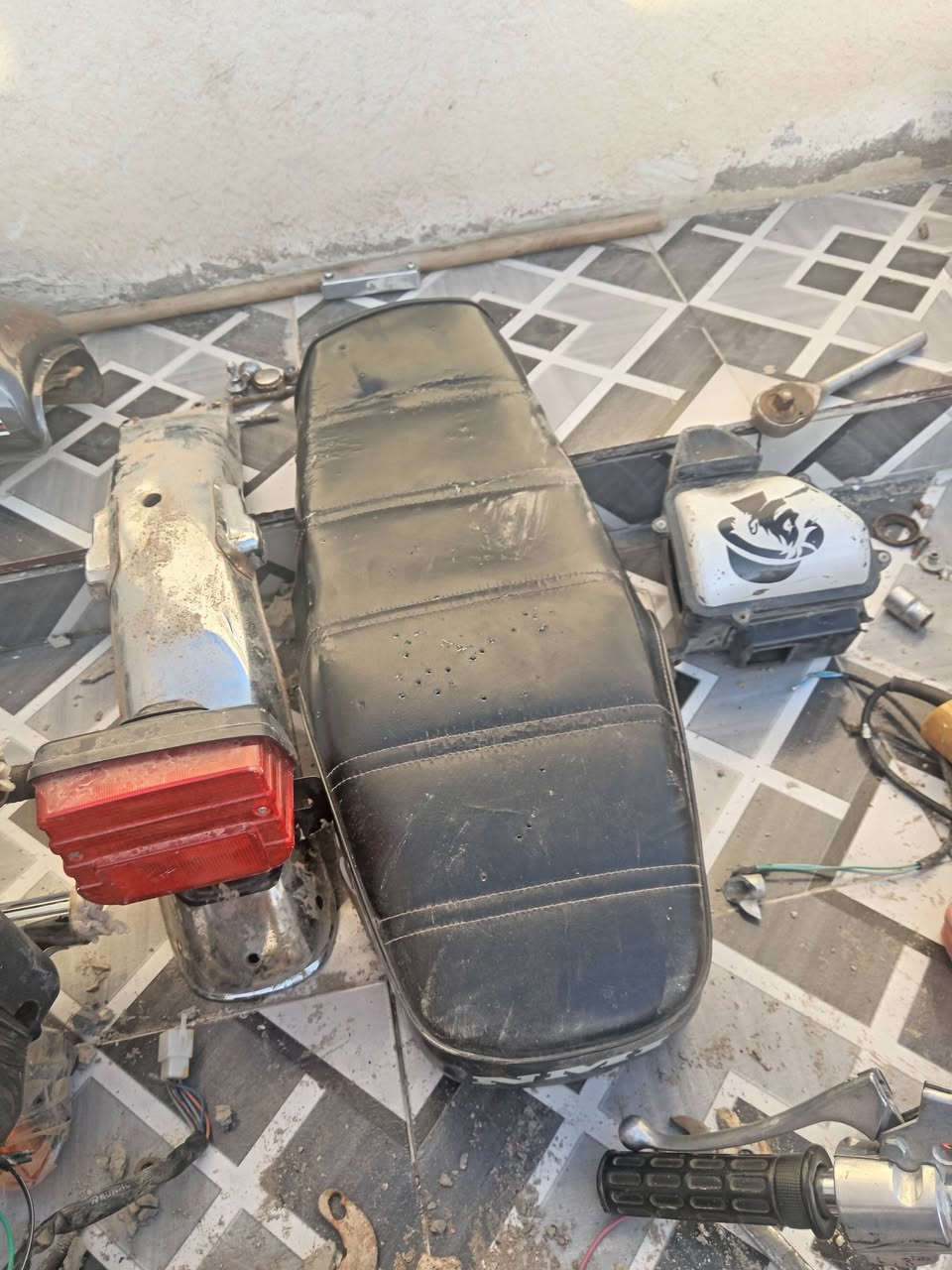 سلام عليكم تعميره كامله ما ناقصه برقي حتا تانكيه متروس با نزين جيبلك شاصي شد وروح ***********
