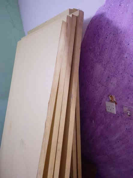 السلام عليكم ابواب خشب للبيع نوع ثقيل ارتفاع ٢ متر عرض ٨٥ سم العدد ٦ جديد غير مستعمل السعر ٦٠ الف الباب واحدة وبيها مجال ***********
