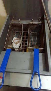 غراض للبيع نظيفات جدا   جدر كنتاكي قلايه فنكر عجانه سوريه   0782311259...