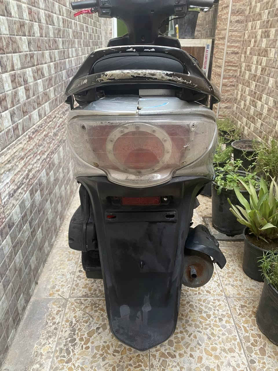 كامكو g4 للبيع  دراجه مبدله ولفات فقط السعر 350وبيها مجال قليل دراجه كامله مابيهه نقص كهربائيات سلف لايت عالي ناصي زنون بك لايت هورن بريكات سكنات كلشي شغال دراجه شلعه معدل كلش نضيفه كفرات بلاد ماعايزه كلشي 
مكاني كوفه حي ميسان ***********
