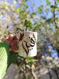 رسم على زجاج • حسب الطلب • توصيل مجاني