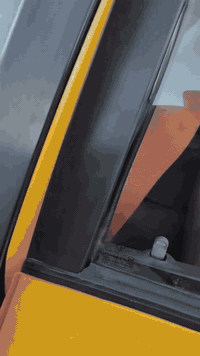 السلام عليكم لبيع سمند موديل ١١ناطقه مصفره هيئة وغرامات هزه جديد رقم انكليزي بسمي سياره كامله تخم تاير باتري جديد السعر 31 ورقه وبيها مجال العنوان بغداد الشعب ***********
