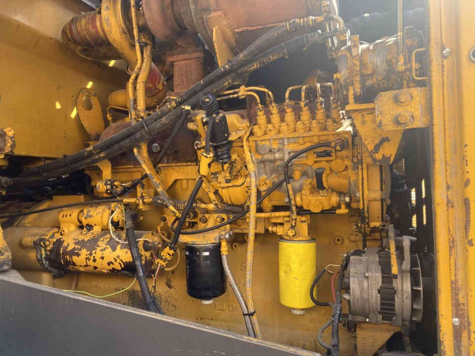 سلام عليكم مرخصة صاحب الكروب شفل صيني مكينا كتربلر جديد كفاله عامه موديل 2013 بصره 26 حجم 56 يعني 85 تحول ثاني يوم وين مايعجبك.  مراوس بساره صالون او تريله حسب القناعة ***********.  عنوان بصره
