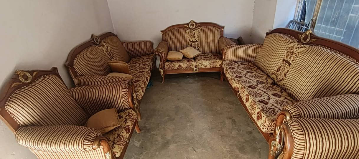 تخم ملكي 10نفر كلش نضيف اخو الجديد مع الكوشات بعقوبه تقاطع القدس للاستفسار ***********
