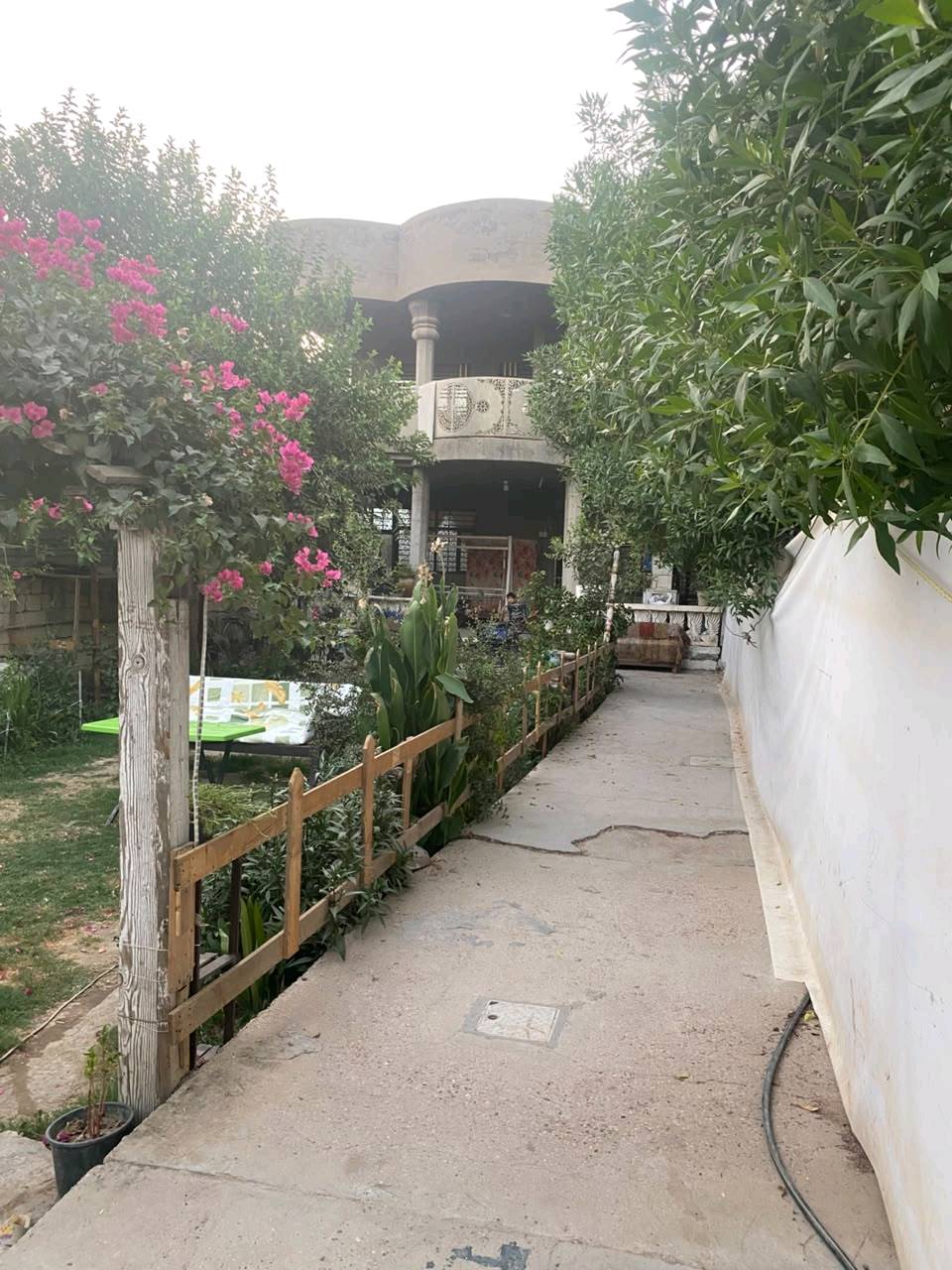 بيت للبيع في بغداد منطقه هورجب 
قرب السريع الجديد حله بغداد
مساحه الأرض 500 متر
10x50 بيها بيت طابقين يحتوي على 44 غرف نوم واستقبال ومطبخ وصحيات عدد 2
ومشتمل سندويج ومحل قيد ال انشاء
سند 25 مباشر يدخل اسمك بالسند
لل استفسار اكثر
***********