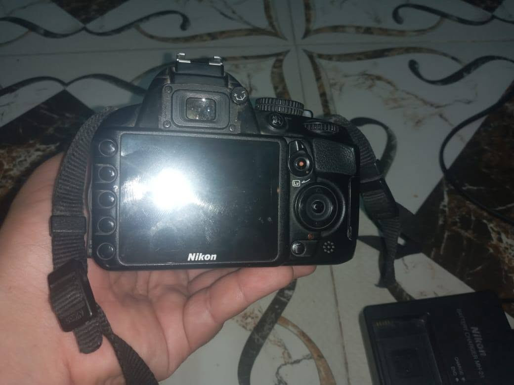 كاميرا تصوير نوع  نيكون D3100 ملحقات حزام نيكون اصلي وشاحنة وبطارية استعمال قليل ملاحظة العدسة بيها نقاط سود لكن ممأثرة بأي شي طبيعي شغاله ع فحصسعرها 300 وبيها مجال قليل واذا اكو مراوس بماطور وفرق هم عادي


**إذا كنت صاحب هذا الإعلان وتريد حذفه لأي سبب، رجاءا أرسل رسالة إلى الدعم الفني**