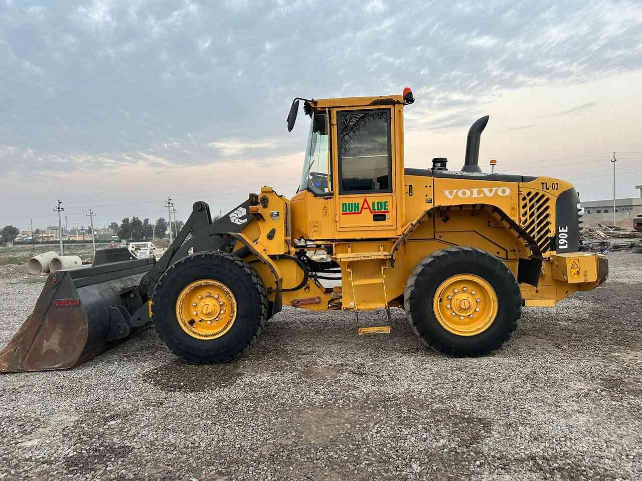 Volvo L 60 E موديل ٢٠٠٤ مشروع وطني دخول بصرا ٧٠٠٠ ساعه مشتغل سعر ٣١٥ بي مجال
***********
