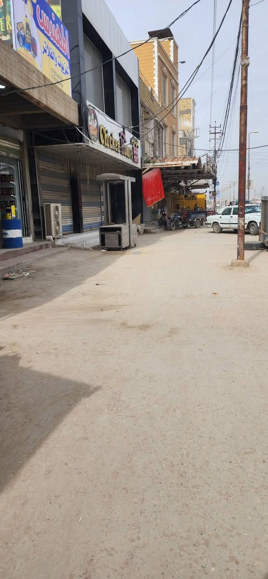 محل للايجار عشارع العام بصف مطعم جكن هاوس واجهيه ثنين ونص  ونزال اربع امتار  للاستفسار ***********
